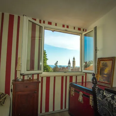 Vintage Art Apartment Split