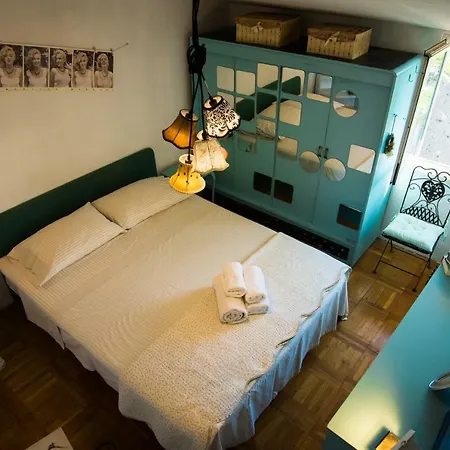 Vintage Art Apartment *